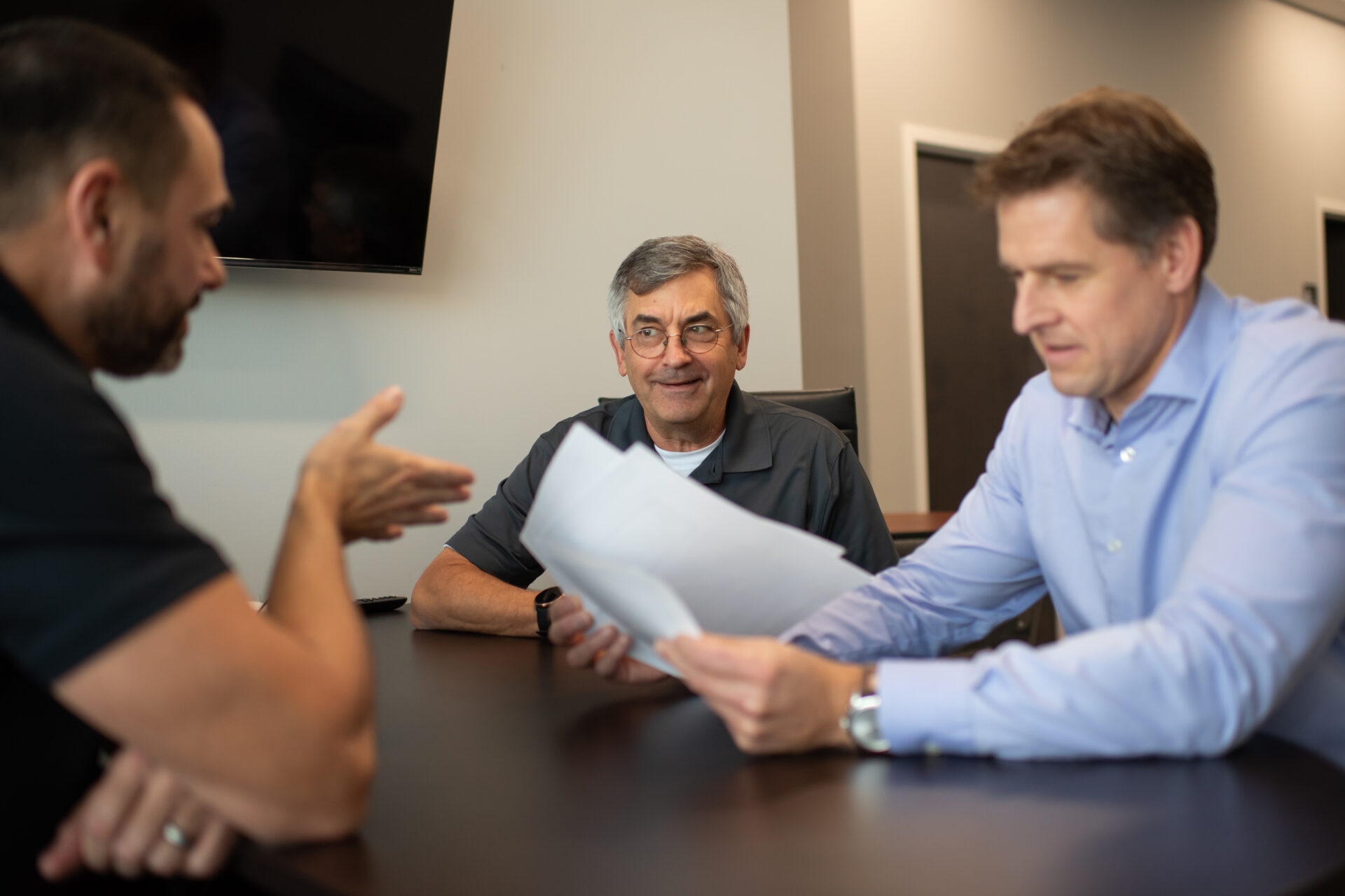 Albireo Energy Mid-Atl DC-19 Two people wearing hardhats in a factory.